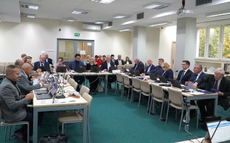 Samorząd Powiatu Skarżyskiego ponownie wspiera szpital. Rada zwiększyła środki na budowę ZOL i cyfryzację placówki 